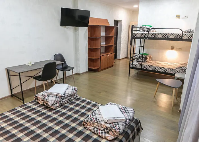 Hostel Alina & *